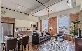 Regal Stays Corporate Apartments - Downtown Dallas
